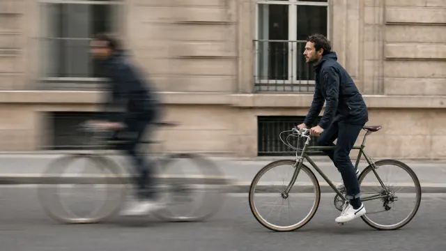 Cyclist image compared before and after blur correction